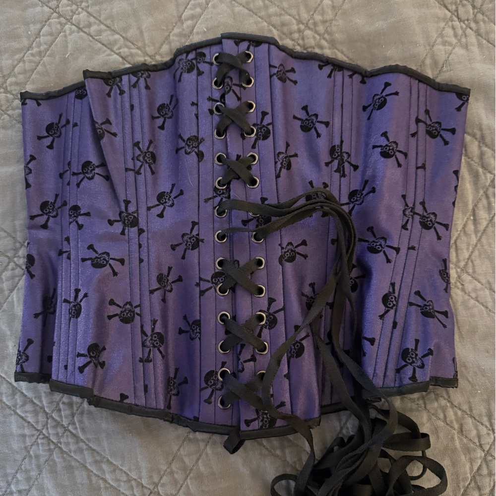 Timeless Trends Purple Skull and Crossbones Underbust Corset - Picture 2 of 3